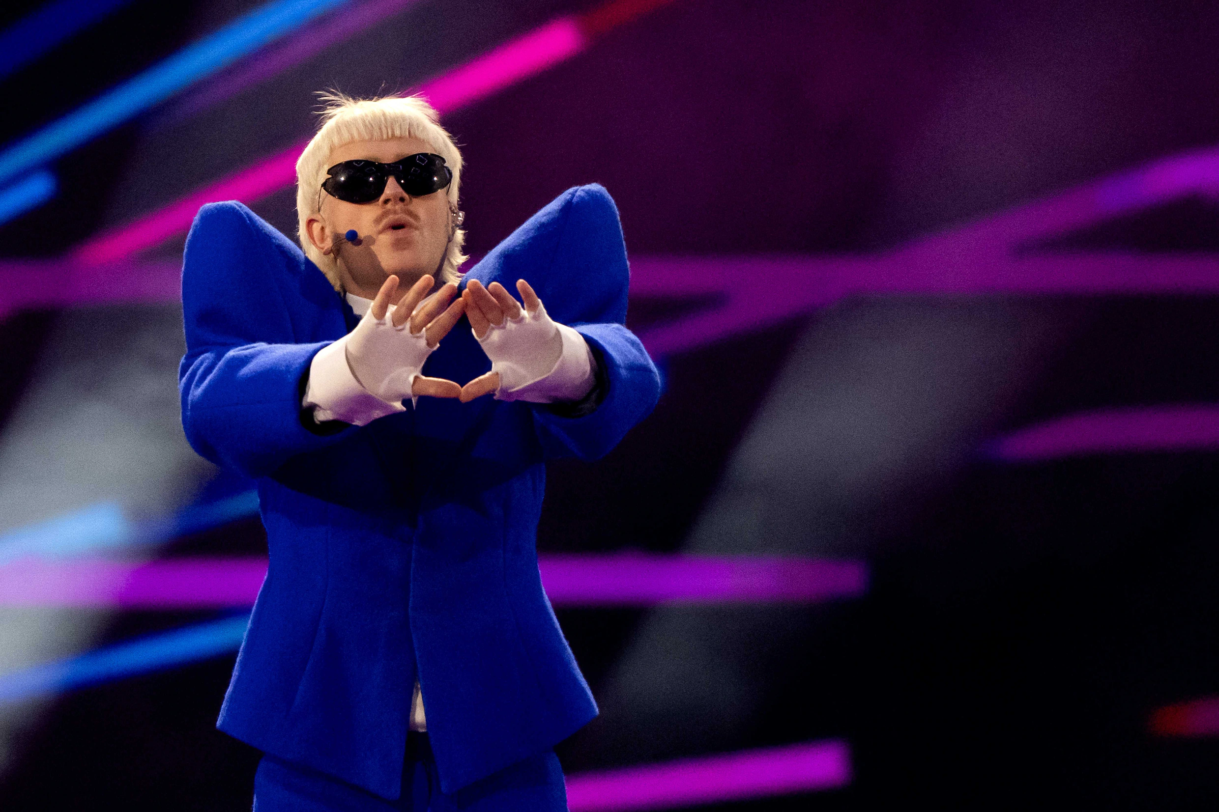 Joost bij afterparty aanwezig ondanks diskwalificatie: ‘Gaat best oké met hem’