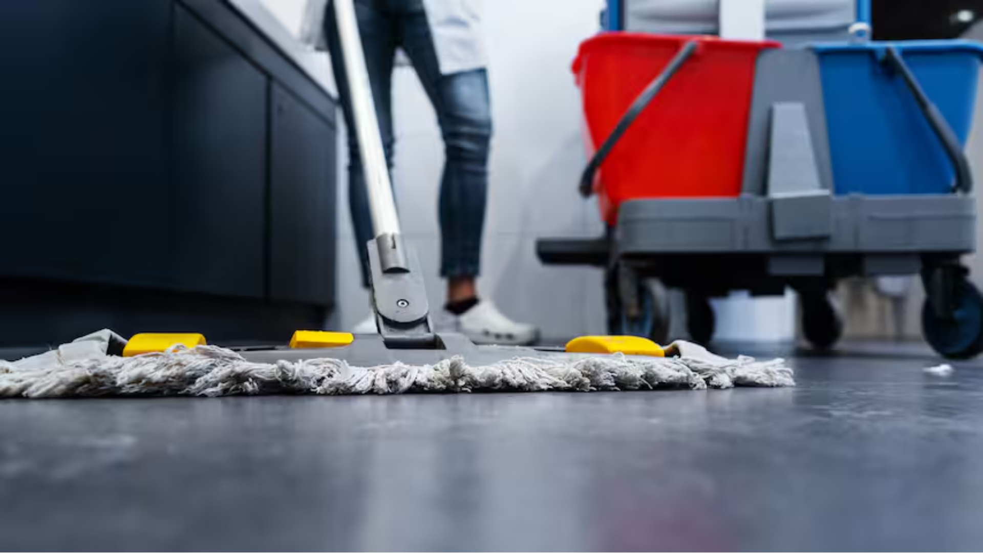 FLINKE LOONSVERHOGING voor schoonmakers en glazenwassers