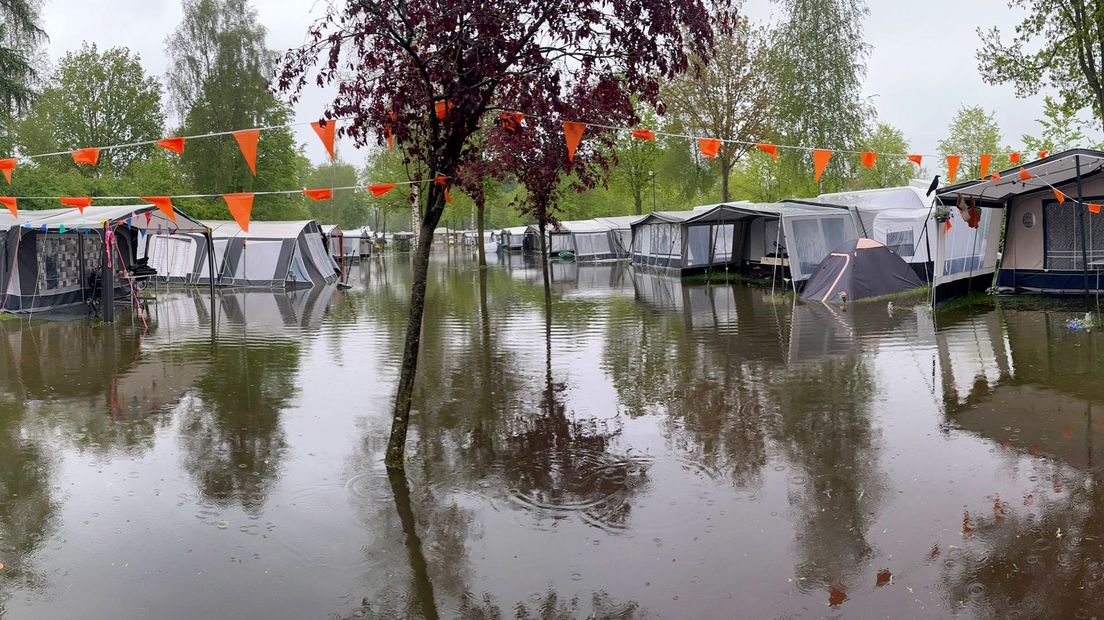 Drama in Voorthuizen: Complete camping onder water