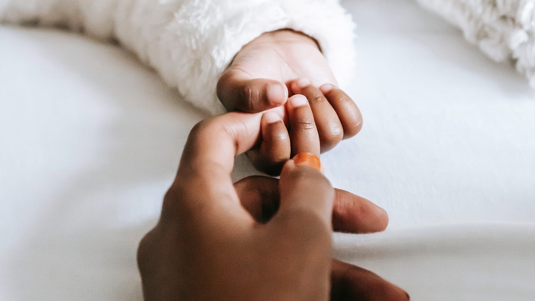 Julia’s kindernaam werd gestolen door familie: ‘heb daarna niets meer van ze erover gehoord’