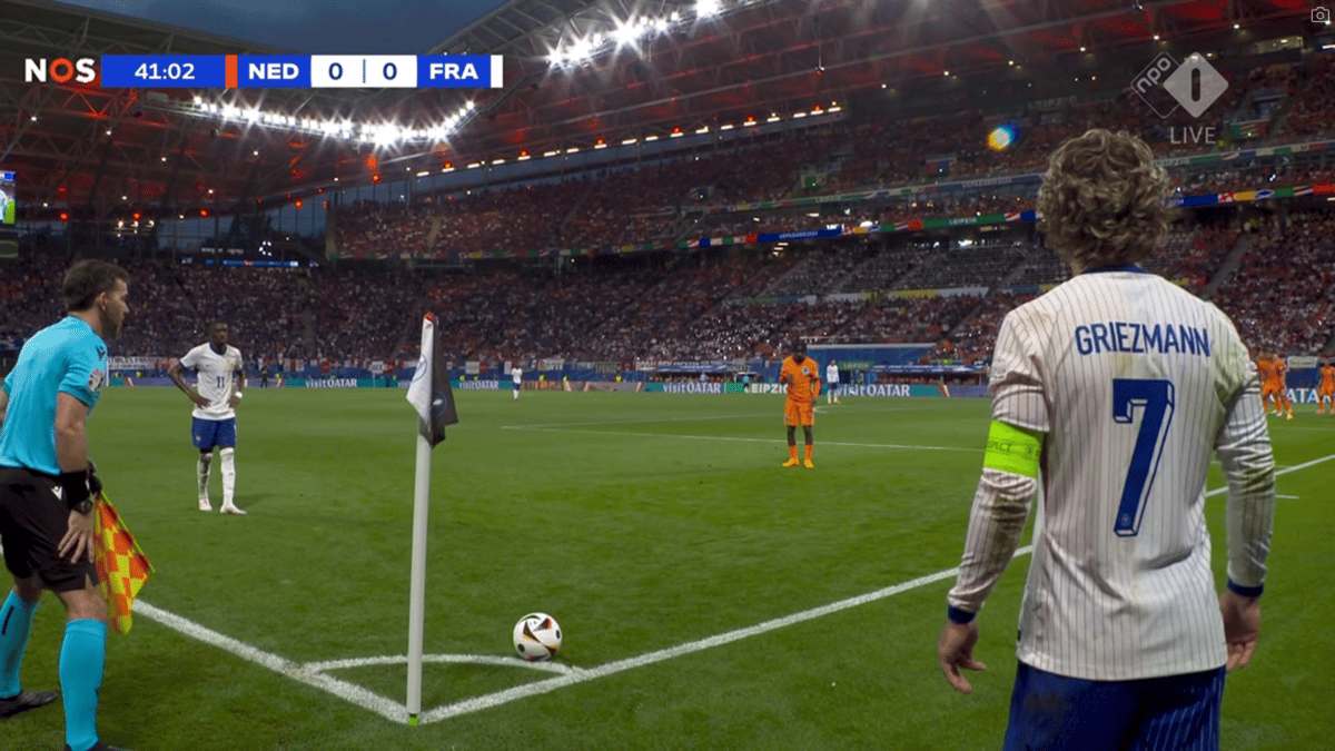 Onderzoek gestart naar ‘bekergooiers’ tijdens EK: Forse boete verwacht