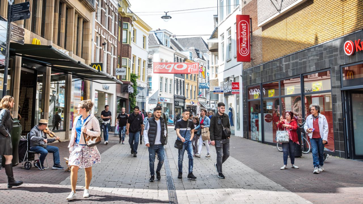 ABN: ‘Loonsverhogingen pas eind 2025 op niveau met kostenstijgingen’