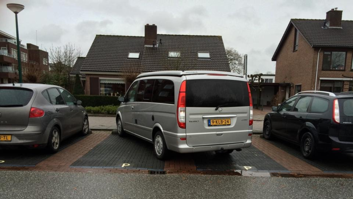 CROW: ‘Parkeervlakken in Nederland moeten worden vergroot door de komst van grotere, moderne voertuigen’