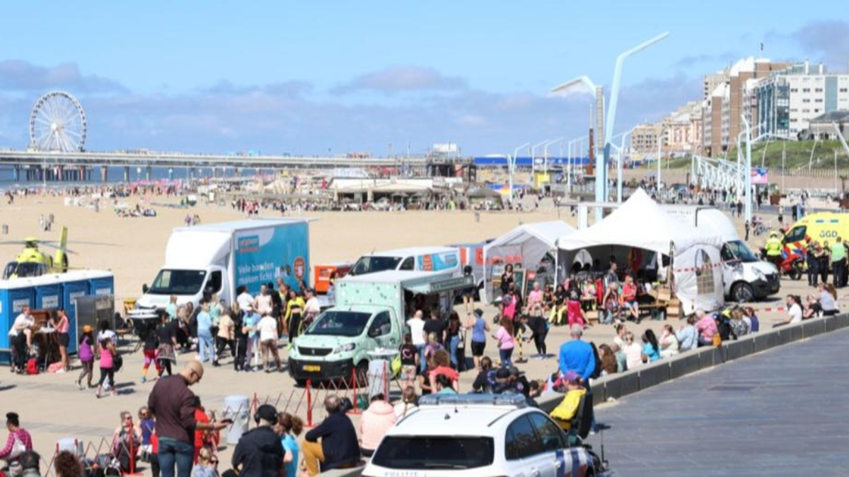 Ernstig barbecue-ongeluk op Schevenings strand: Man in brand gevlogen