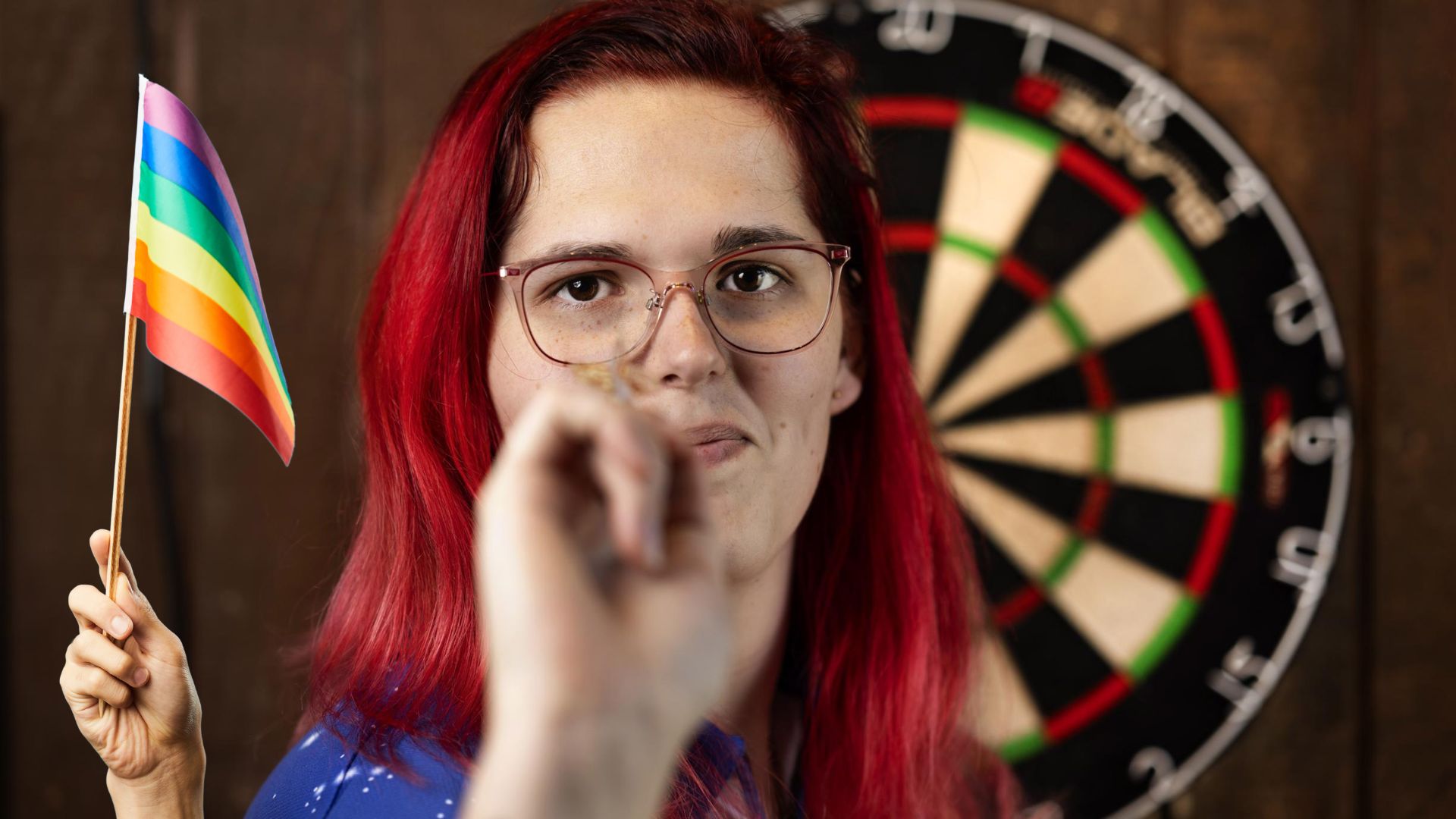 Nederlandse trans-vrouw breekt door in darts: ‘Waarom roddelen ze over mij?’