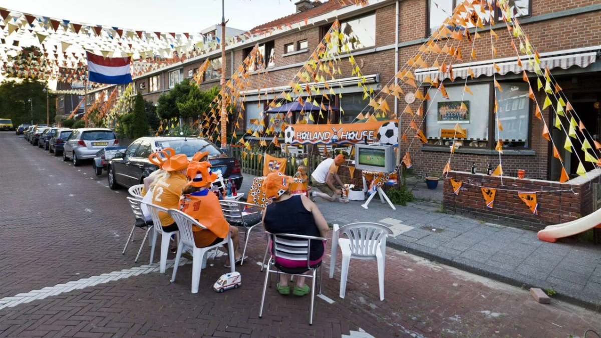 In de straat EK kijken met z’n allen? Daar gelden strikte voorschriften voor