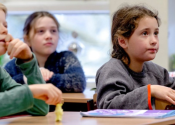 Ander taalgebruik in de klas: ‘Geen jongens, meisjes of brandweerman’