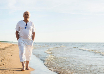 Barry (71) gaat drie keer per jaar naar Thailand: “Mijn familie is boos, want ze is nog maar 19”