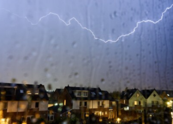 KNMI waarschuwt: overlast door zware onweersbuien en hagelbuien verwacht