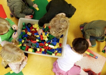 ’Werkende ouders moeten voorrang krijgen op de crèche en kinderopvang’