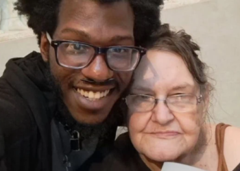 Devon (27) is smoorverliefd op Kathy (74): “Ik wil zo snel mogelijk met haar trouwen”