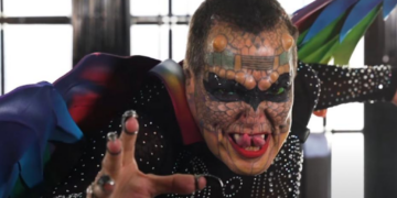 Vrouw (62) heeft haar hele vermogen besteed om een ‘genderloze draak’ te worden