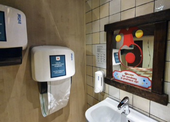 Efteling-fan boos: ‘Waarom zijn hier geen genderneutrale toiletten, nu kan ik niet naar het toilet!’