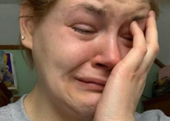 Bridgette huilt omdat ze het leven als huismoeder te zwaar vindt: “Ik heb nooit tijd voor mezelf”