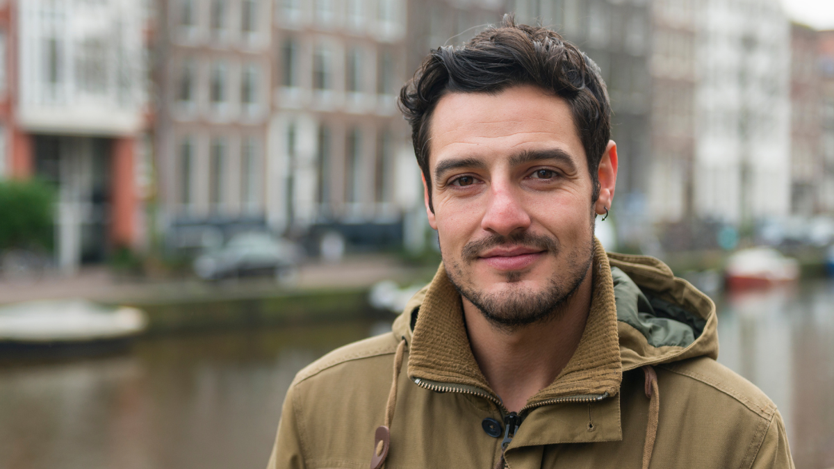Jesse (26) roept mensen op om duurzamer te leven: “Stop met kaas eten en douche korter”