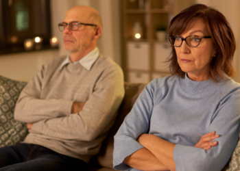 Karen is boos: “Mijn man verkiest vakanties met zijn vrienden boven tijd met mij”