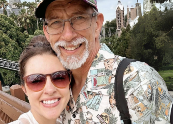 30-jarige vrouw en 60-jarige man verwachten hun eerste kind: “Leeftijd is maar een getal”