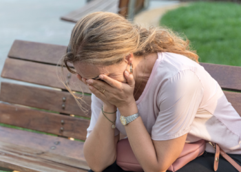 Marlies (48) heeft ruzie met buren: “Ze hebben een afschuwelijke smaak”