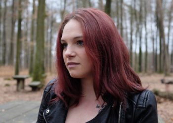 Melissa (30) is woest: “Waarom neem je een hond mee naar een restaurant? Dat is toch asociaal?”