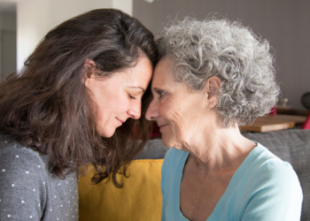 Anne (39): ‘Ik kan er niet mee omgaan dat mijn moeder met een vrouw trouwt’