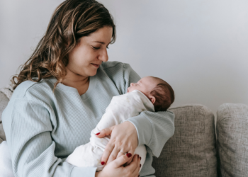 Laura (34) zet maandelijks 500 euro opzij voor haar baby: “Alles voor een goede toekomst voor mijn kind”