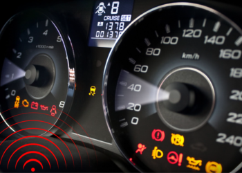 Vanaf vandaag gaan nieuwe auto’s piepen bij 1 km/u te hard rijden: “Dit gaat enorm irriteren”