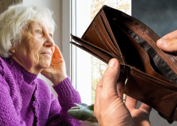 Ellen (34) pakte 500 Euro van haar oma met dementie: “Ze weet het toch niet”