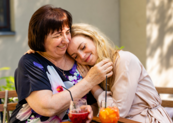 Karin (68) heeft stiekem nog contact met haar ex-schoondochter