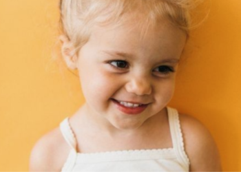 ‘Mijn kind moet naar gymles in alleen een onderbroek en een hemd. Dat is toch gek?’