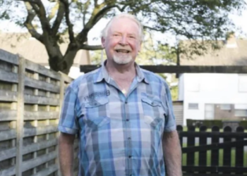 Paul (71) wil contant geld opnemen bij de bank maar dat mag niet