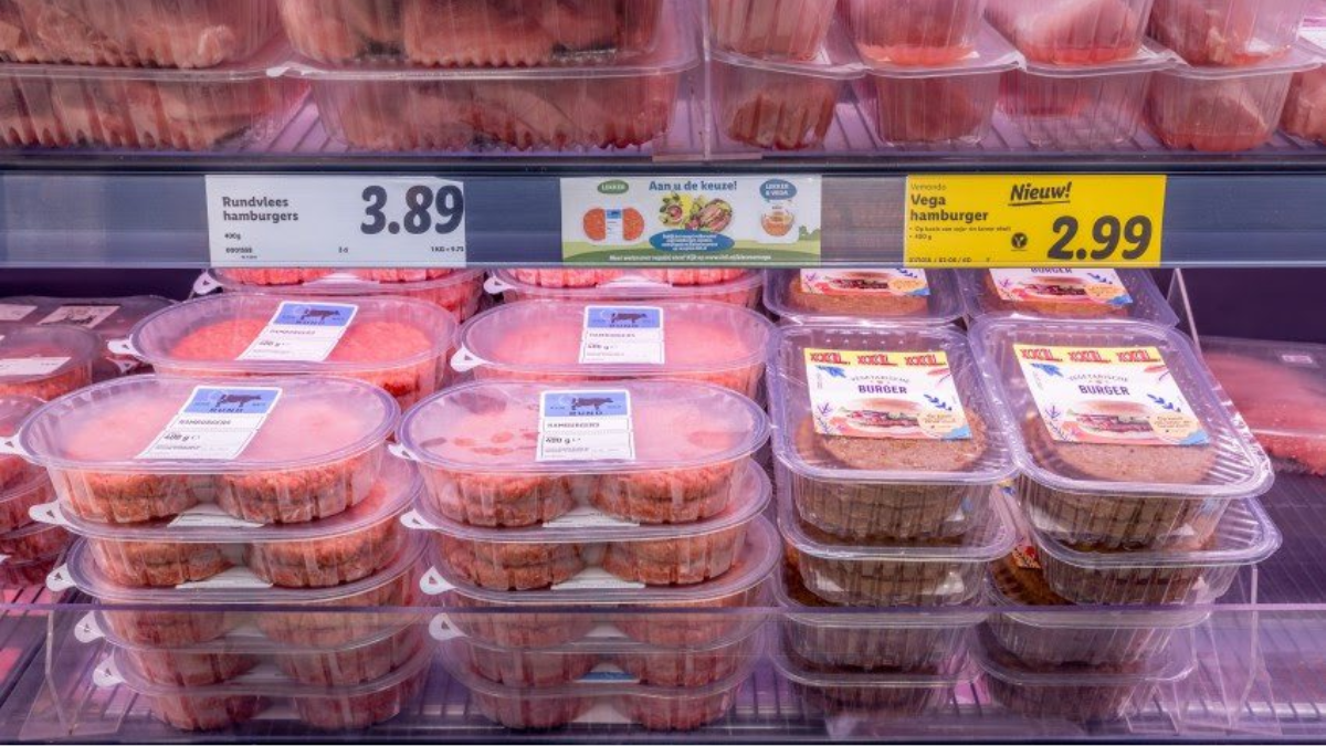 Ook deze twee grote supermarktketens gaan minder vlees aanbieden