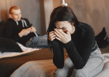 “Mijn verloofde wil nog één keer seks met zijn ex, ik mag wel meedoen of toekijken”