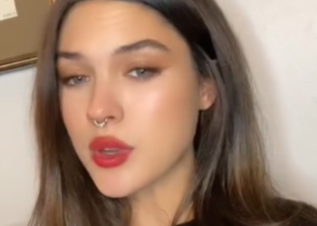 Emily vindt zichzelf veel te knap voor deze wereld: “Iedereen wil op mij lijken”