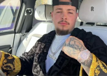 “Ik ben schatrijk, heb met 500 vrouwen geslapen en heb 6 vaste vriendinnen. Settelen? Dat ga ik nooit doen!”