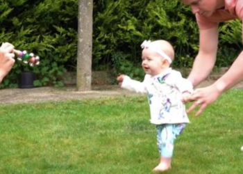 Pasgeboren baby begint al na zes maanden te lopen (video)