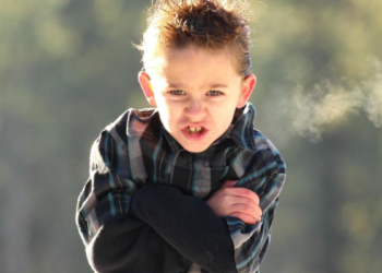 Claudia: ‘Mijn kind schreeuwt en gooit met spullen als hij zijn zin niet krijgt’