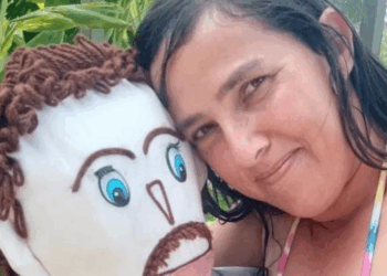 Vrouw twijfelt over relatie met zelfgemaakte pop Marcelo: “Hij is vreemdgegaan”