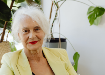 Bep (67): “Mijn kinderen willen dat ik dichterbij kom wonen, maar ik ben gelukkig in mijn eigen huis”