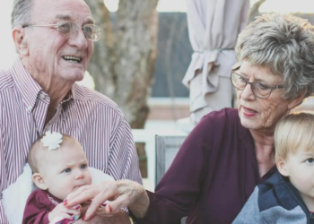 Bart (36) is woest: “Mijn schoonouders houden zich niet aan onze regels als ze oppassen”