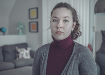 Roos (35): “Ik kan het schoolreisje van mijn kinderen niet betalen en mensen hebben meteen hun oordeel klaar”