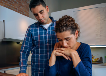 Anja (45) en haar man verdienen 6.000 euro per maand: ‘Toch blijven we in de schulden’