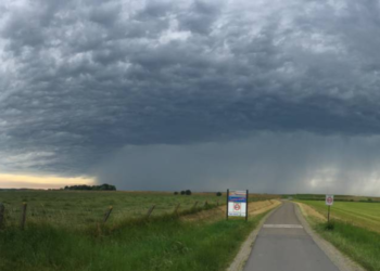 Waarschuwing: Aan het eind van deze warme dag kans op onweer