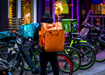 Bezorger is boos om weinig fooi: “Je hebt een mooi huis voor een fooi van maar 5 euro”