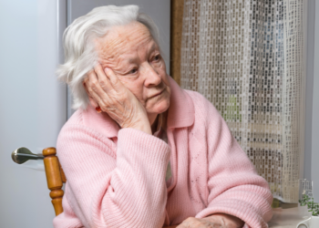 Aagje (82): “Ik word nooit uitgenodigd voor verjaardagen, zelfs niet bij mijn eigen kinderen”
