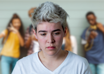 Gen-Z’ers eisen dat de ‘duim omhoog emoji’ wordt verwijderd omdat deze te confronterend is