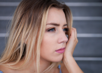 Lisa (24): “Van mijn vriend moet ik uit respect een hoofddoek dragen”