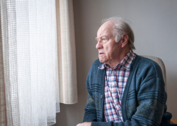 Madelief (56) met een dilemma: “Mijn vader heeft mantelzorg nodig, maar was nooit een goede vader voor mij”