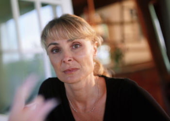 Femke: “Als je moeite hebt met rondkomen, ga je toch niet op terras zitten?