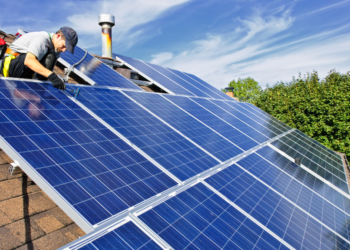 Aantal zonnepaneel-installaties is dit jaar gehalveerd