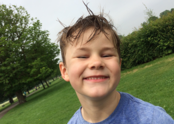 Anneke’s zoon (6) is nog niet zindelijk: “Het maakt ons helemaal gek”